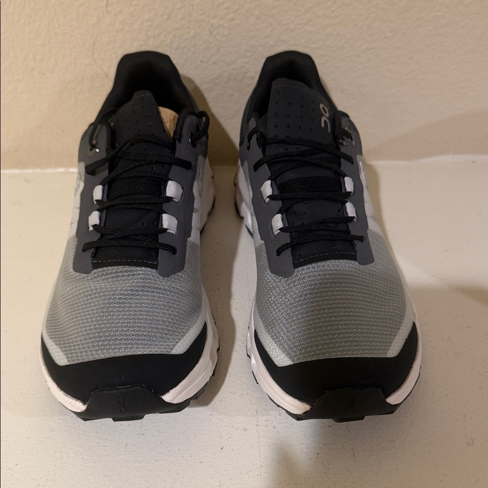On Running Women's Black & White Running Shoes Brand New
